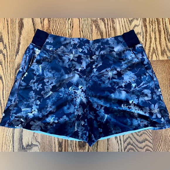 Athleta Brooklyn Black/Grey Floral Women's Athletic Shorts- Size 14 - Picture 7 of 11